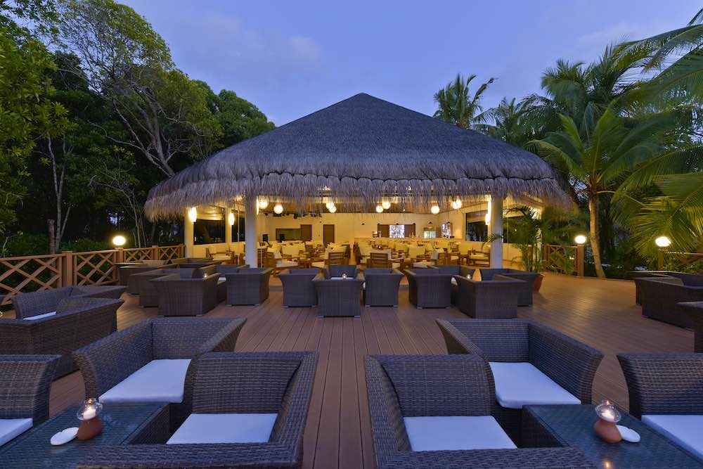Lake View Bar at Dreamland thumbnail 4